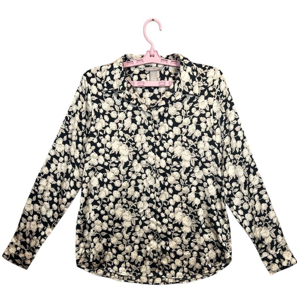 H&M Womens Long Sleeve Hidden Button-up Dressy Black &White Floral Blouse Size S